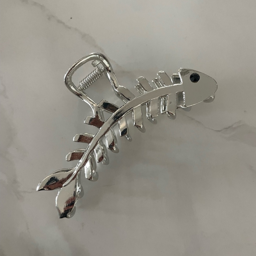 Fishbones clip